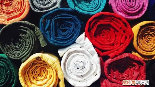 4种最简单的折叠婴儿衣服的方法