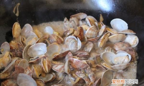 花甲肉为什么是红的，为什么炒出来的花甲是苦的