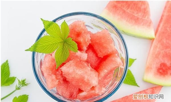 冻西瓜有毒吗，冻了一半的西瓜可以吃