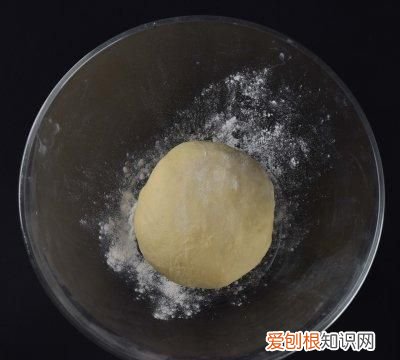 脆底蜂蜜小面包味道松软迷人,法式蜂蜜脆底小面包