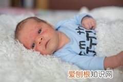 婴儿不追光什么原因 ，婴儿不追光什么原因造成的