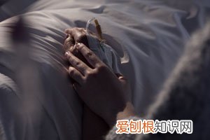 乳房有硬块不疼可移动怎么回事 ，乳房有硬块不能移动不疼