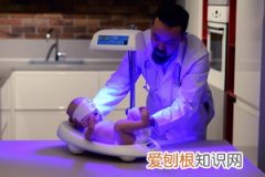 两个月的宝宝腿抖是怎么回事 ，两个多月婴儿腿抖怎么回事