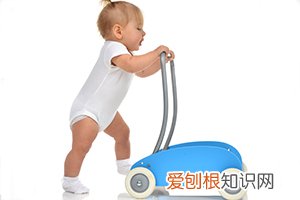 新生儿额头特别突出是怎么回事 ，新生儿额头突出正常吗