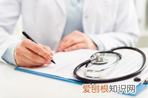 眼睛下面凹下去一条线是怎么回事 ，眼眶上面有一条凹进去的线