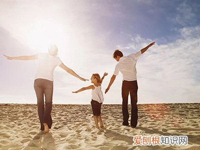 每个优秀孩子的背后，都有一个尊重孩子独立个体的父母，每个优秀孩子的背后都有一个出色的父母