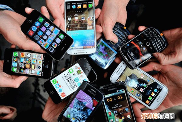 父母的层次高低决定了孩子的层次，一部手机就知道，父母的阶层决定孩子的档次