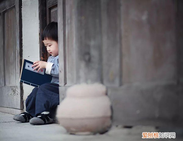 孩子能不能出息，都藏在父母的言行里，不听父母话的孩子都有出息