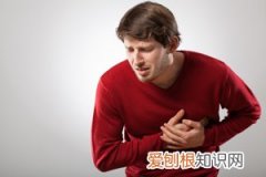 乳房摸上去一粒一粒的怎么回事 ，乳房摸过去有一粒一粒的怎么回事