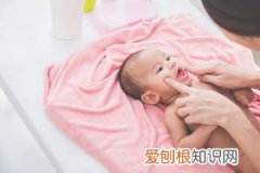 两个月婴儿呼吸有鼻音怎么回事 ，两个月的宝宝呼吸鼻子呼呼响怎么办
