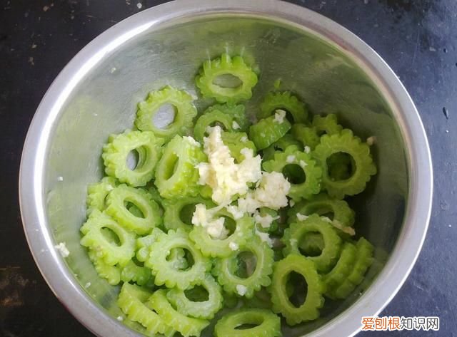 苦瓜凉拌怎么做最好吃视频 苦瓜拌凉菜怎么拌好吃视频教学