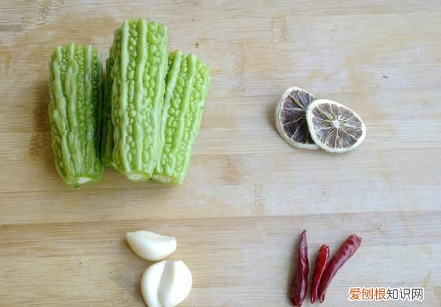 苦瓜凉拌怎么做最好吃视频 苦瓜拌凉菜怎么拌好吃视频教学