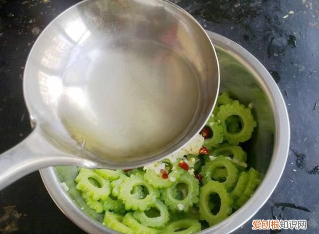 苦瓜凉拌怎么做最好吃视频 苦瓜拌凉菜怎么拌好吃视频教学