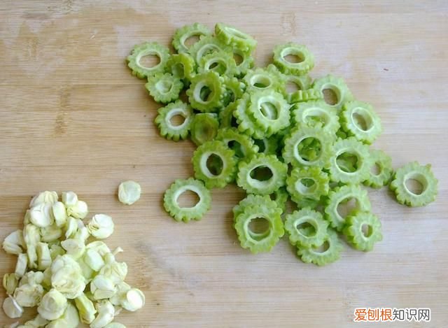 苦瓜凉拌怎么做最好吃视频 苦瓜拌凉菜怎么拌好吃视频教学