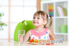 孩子没事就发出嗯嗯声是怎么回事 ，孩子一直发出嗯的声音