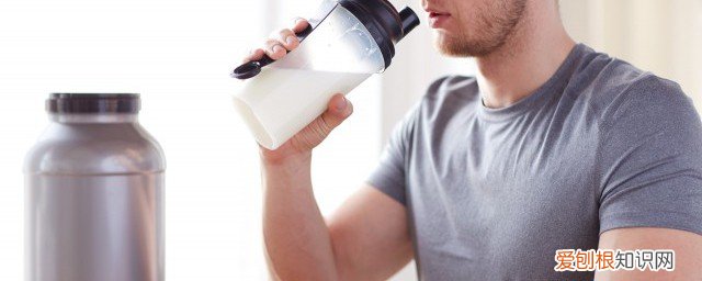 在家里锻炼胸肌的器械有哪些? 在家里怎么锻炼胸肌