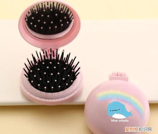 能折叠的梳头工具