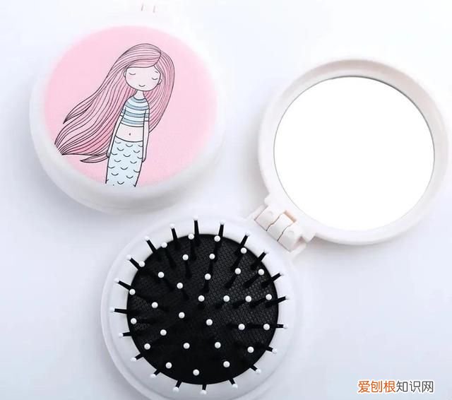 能折叠的梳头工具