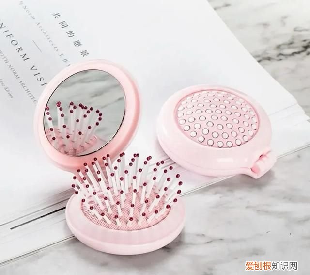 能折叠的梳头工具