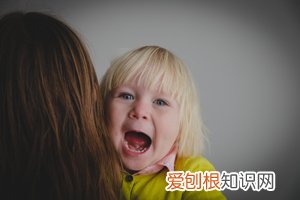 一岁半宝宝喜欢翻白眼怎么回事 ，一岁半宝宝喜欢翻白眼怎么回事呀