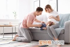 孕18周内裤总是湿的是怎么回事 ，孕18周内裤总是湿的是怎么回事呢