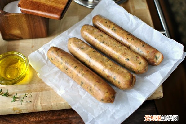 三个月的狗狗可以吃火腿肠吗 狗狗可以吃火腿肠吗