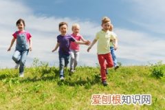 孩子出门乱跑捣乱怎么办 ，孩子一到外面就会乱跑怎么办