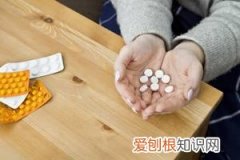 大人捏脊的正确手法 ，捏脊法的操作方法、动作要领与应用