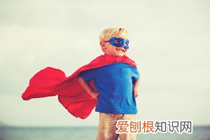 三岁宝宝喜欢扔东西而且很开心，三岁小孩为什么喜欢扔东西？