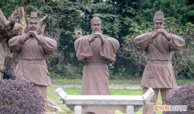 刘关张三结义拜关公 ，刘关张三人在哪里结拜？