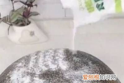 怎么清洗炒锅底部的油污 ，炒锅底油垢怎么去除？