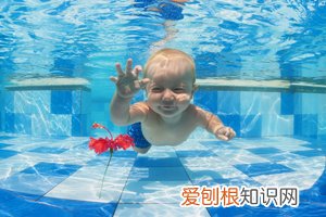 新生儿晒太阳的姿势什么样 ，新生儿晒太阳最佳方法