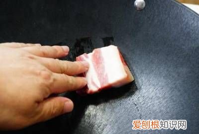 新不锈钢锅子怎么开锅的视频 ，新不锈钢炒锅怎么开锅最好用？