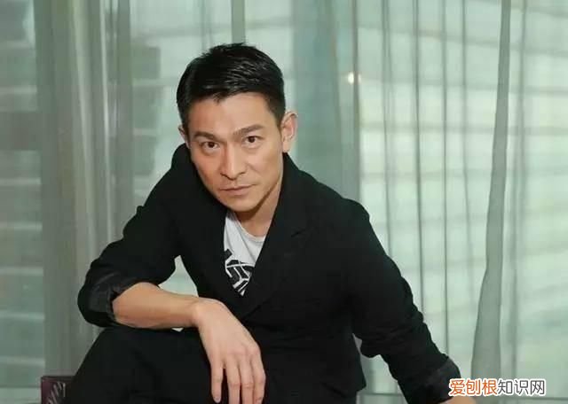 奋斗的年龄选择安逸 ,该奋斗年龄怎么写一句话?