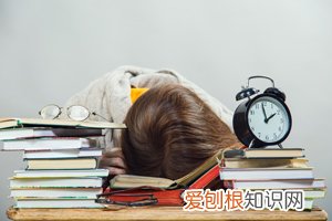 女生小时候胸大有自卑感怎么办 ，女孩会因为胸小自卑吗