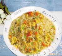 炒饭加什么粉颜色会更黄 ，炒饭加什么粉好吃？