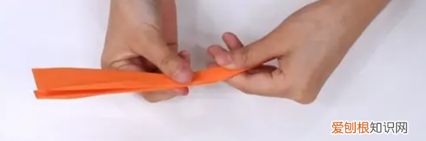 纸飞机步骤图,如何制作纸飞机