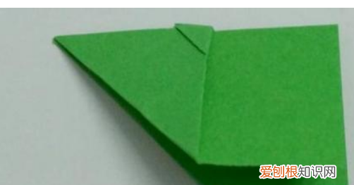 纸飞机步骤图，如何制作纸飞机