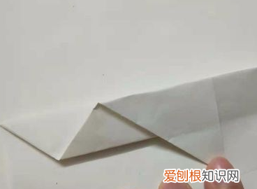 纸飞机步骤图，如何制作纸飞机