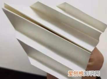 纸飞机步骤图，如何制作纸飞机