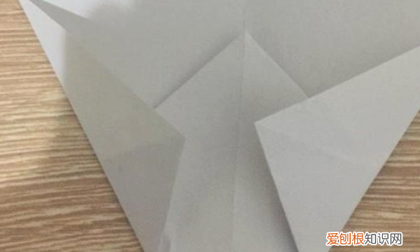 纸飞机步骤图,如何制作纸飞机