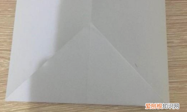 纸飞机步骤图,如何制作纸飞机