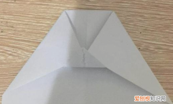 纸飞机步骤图,如何制作纸飞机