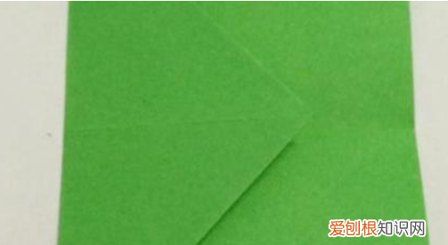 纸飞机步骤图，如何制作纸飞机