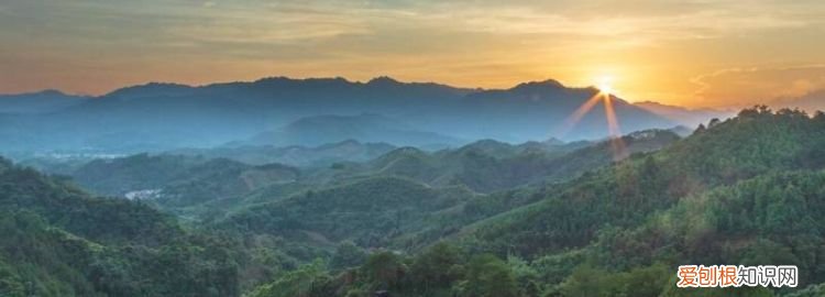 青山有多高绿水有多长是什么歌 ,城外青山四五座是什么生肖?