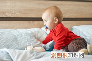 小孩子为啥喜欢吸手指 ，小宝宝为什么喜欢吸手指