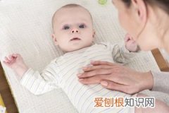 婴儿为什么妈妈抱就哭 ，妈妈抱着宝宝就哭为什么