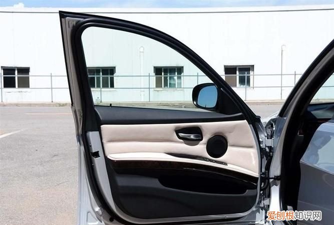 车门进水怎么排出，宝马三系车门进水怎么排出