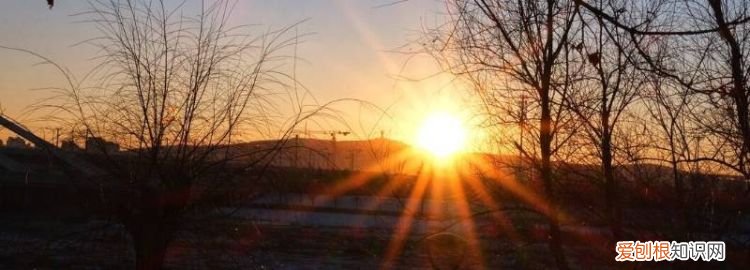 冬天日出一般是几点钟出来的 ，冬天日出的时间和日落的时间是多少？