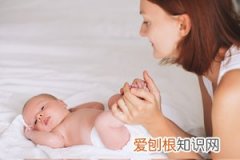 三个月宝宝想咬东西怎么回事 ，三个月宝宝想咬东西怎么回事呀